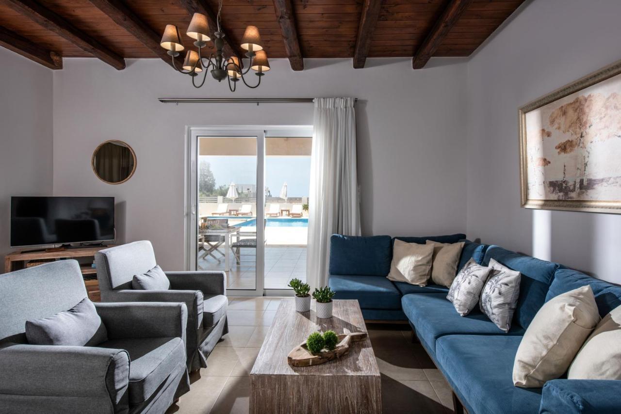 Filothei Beach House With Pool Kalamaki  Exterior photo